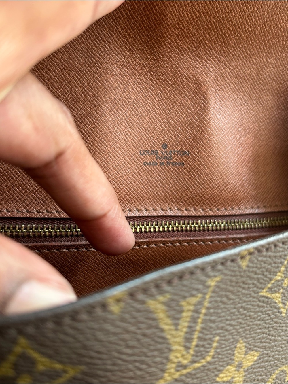 LOUIS VUITTON St. Cloud - Picture 7 of 7
